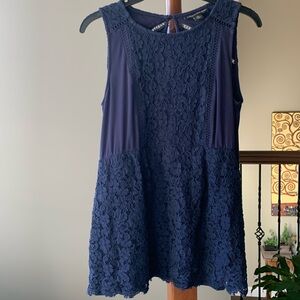 A Pea in the Pod Sleeveless Navy Knit and Lace Tunic Size Medium